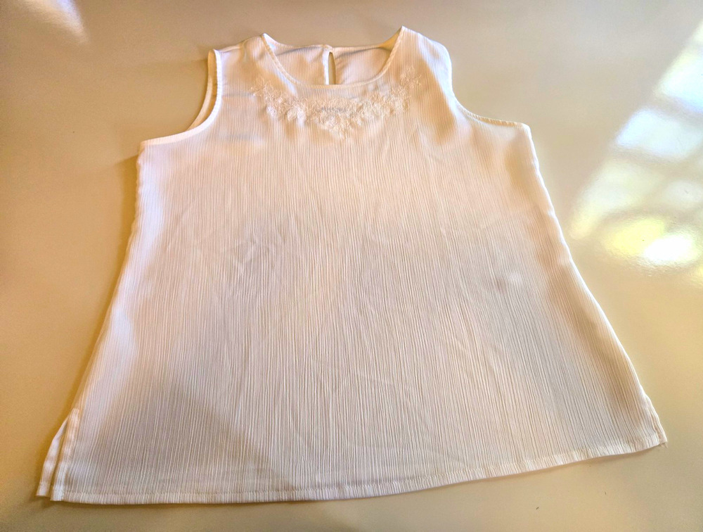BonWorth Womens Small White Floral Embroidered Crinkle Sleeveless Blouse Top